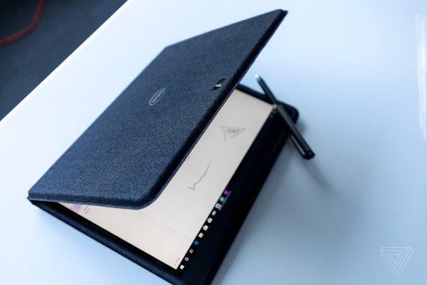 Intel Twin River — прототип двухэкранного ноутбука в текстильном корпусе - «Новости сети»