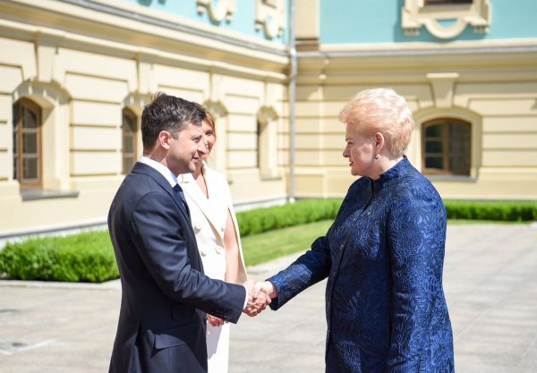 Президент Литвы попробовала поздравить Владимира Зеленского в Twitter, но что-то пошло не так - «Интернет и связь»