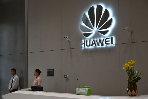 Huawei запретила сотрудникам проводить технические совещания с контактами из США - «Новости сети»