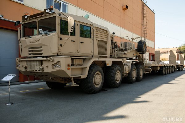 Фотофакт. На МЗКТ показали 42-метровый автопоезд для перевозки танков  - «Интернет и связь»