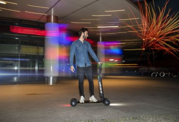 Audi представила электрический самокат e-Tron Scooter с запасом хода в 20 км - «Новости сети»