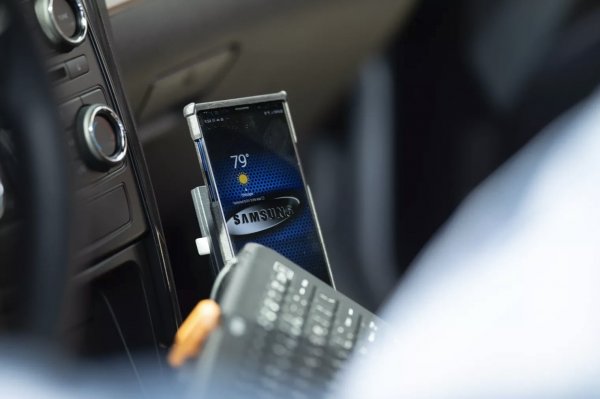 Чикагская полиция пробует Samsung DeX как замену громоздким автомобильным компьютерам - «Новости сети»