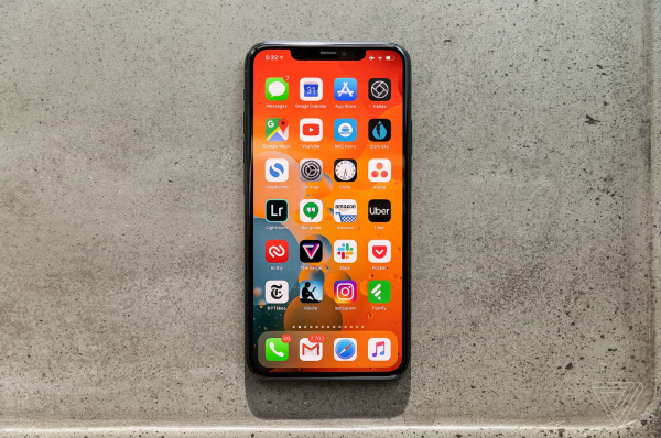 Без ажиотажа: кто пришел за новыми iPhone 11 в первый день продаж  - «Интернет и связь»