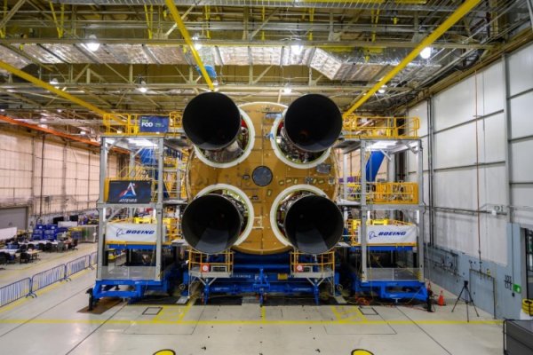 Установлен четвёртый двигатель RS-25 в ракете SLS для лунной миссии - «Новости сети»