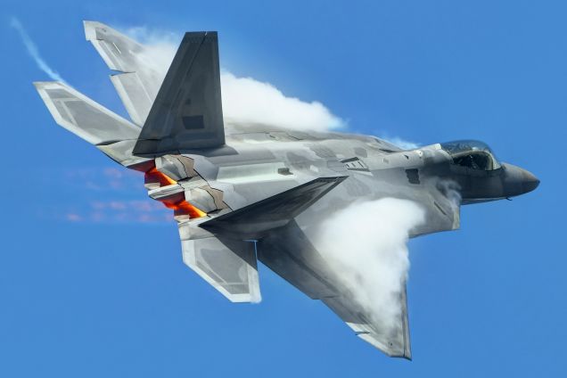 Американское СМИ: вот как можно уничтожить истребители-невидимки F-35 и F-22 - «Интернет и связь»