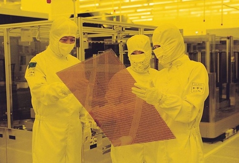 Производители чипов активно скупают старые заводы по выпуску ЖК-панелей - «Новости сети»